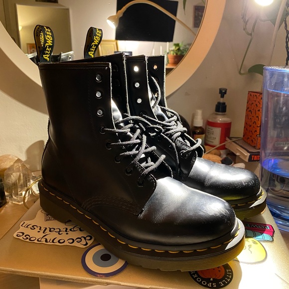 Doc Marten’s 1460 boots - Picture 1 of 9